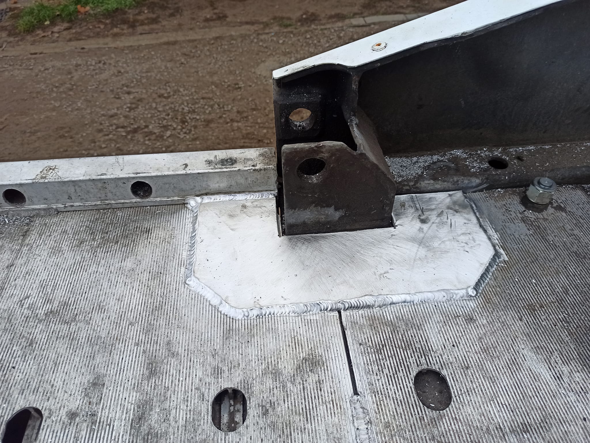 Poprawki aluminiowego najazdu lawety